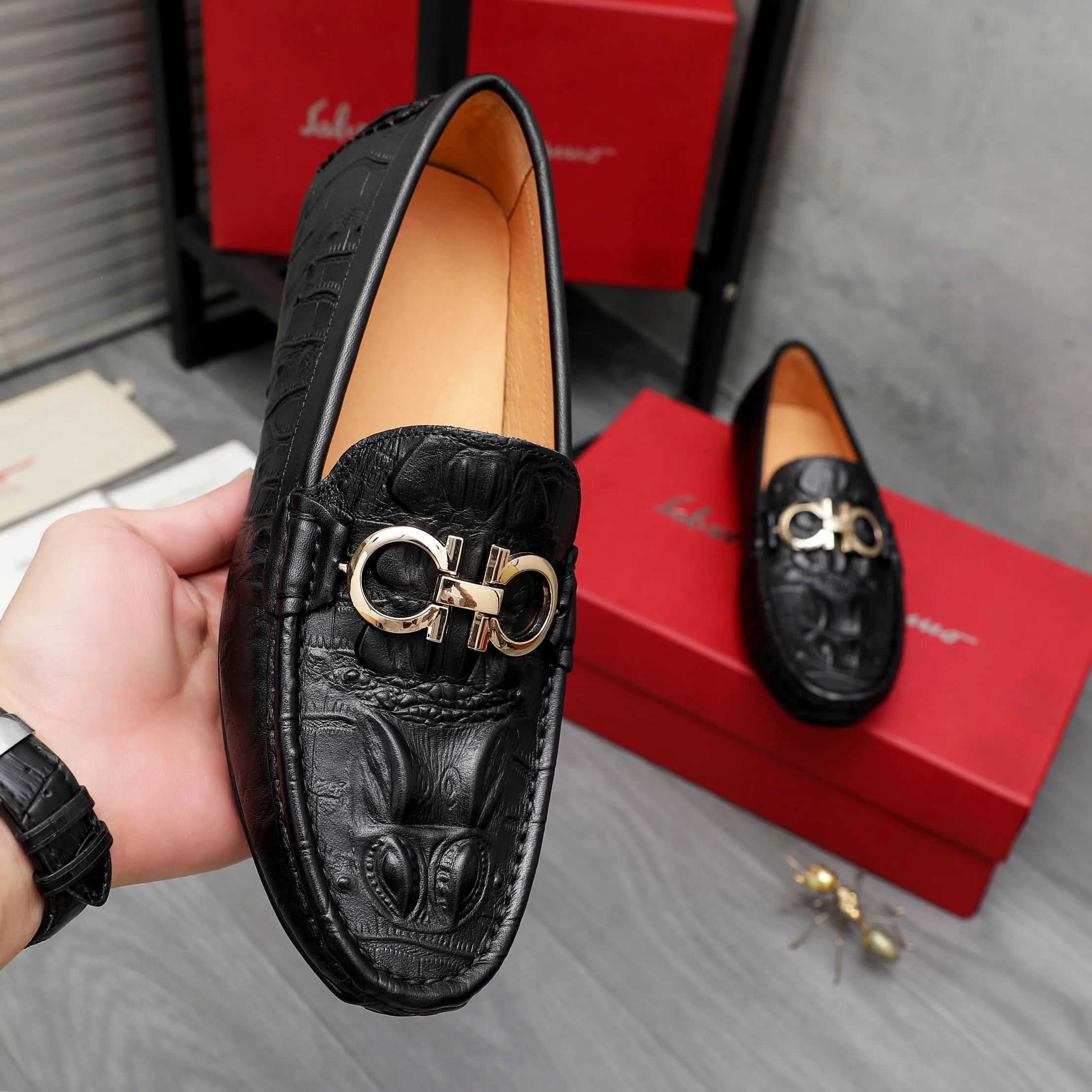 Men's shoes 💰380 Product trademark: Ferragamo "Ferragamo" casual slip-on shoes Regular size: 38-45 (45. Customized, non-returnable) Product materials: Selected crocodile pattern cowhide upper, pigskin lining, rubber outsole